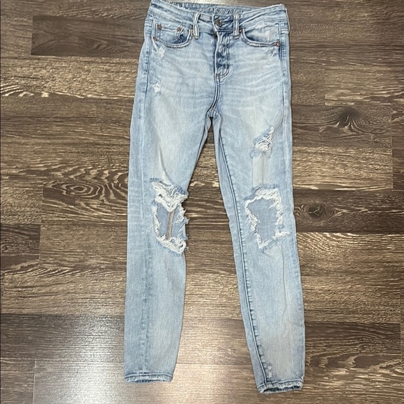 American Eagle Light Blue very Distressed Women's Jeans size 4 - Picture 1 of 10